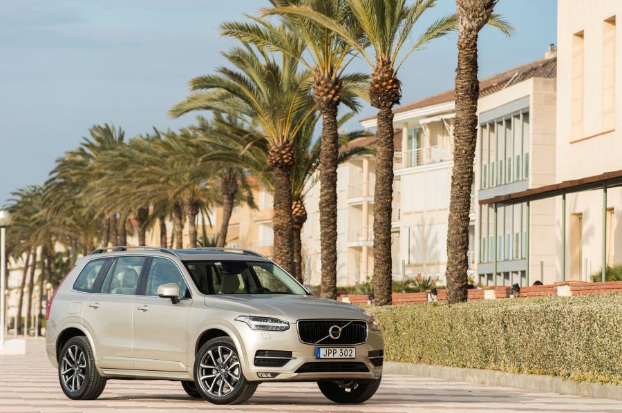  Volvo XC90 D5 Momentum 2015 года  (фото 7 из 26)